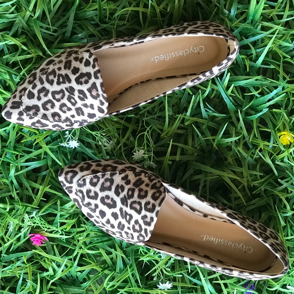 City Class Cheetah Pointed Comfort Flat Loafer - Picture 3 of 7